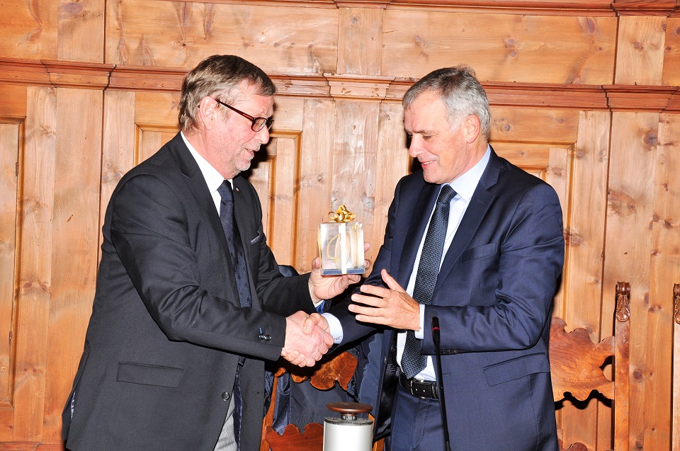  Lo Scario consegna il Sigillo a Gabriele Sampaolo